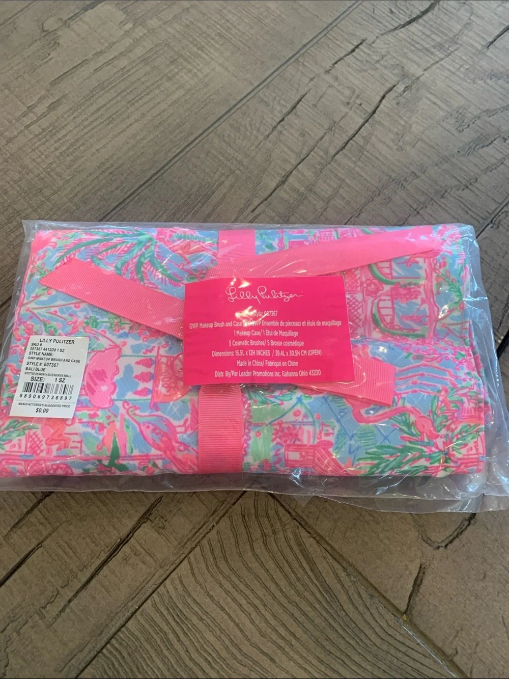 NWT—-Lilly Pulitzer makeup brush and case Set